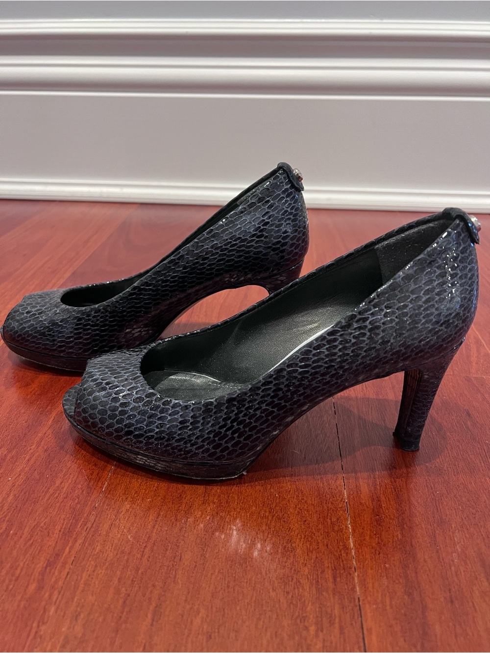 Stuart Weitzman Navy Blue Snake-Embossed Platform Pumps Heels 6.5M